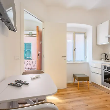 Elieli Apartment