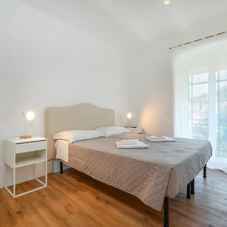 Elieli ラ・スペツィア